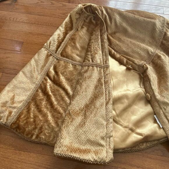 Christmas Tree Skirt 48 Inch Gold velvet fabric lined button closure - Picture 3 of 7